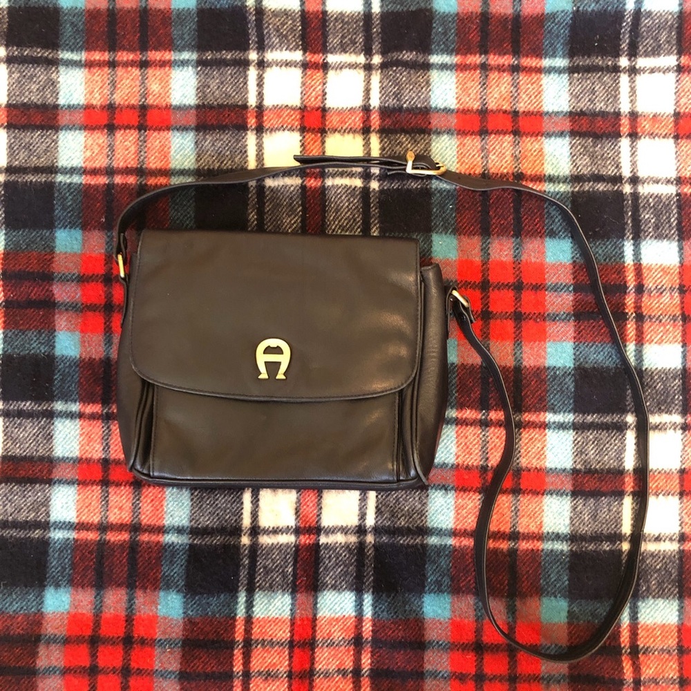 Vintage Etienne Aigner navy leather crossbody bag